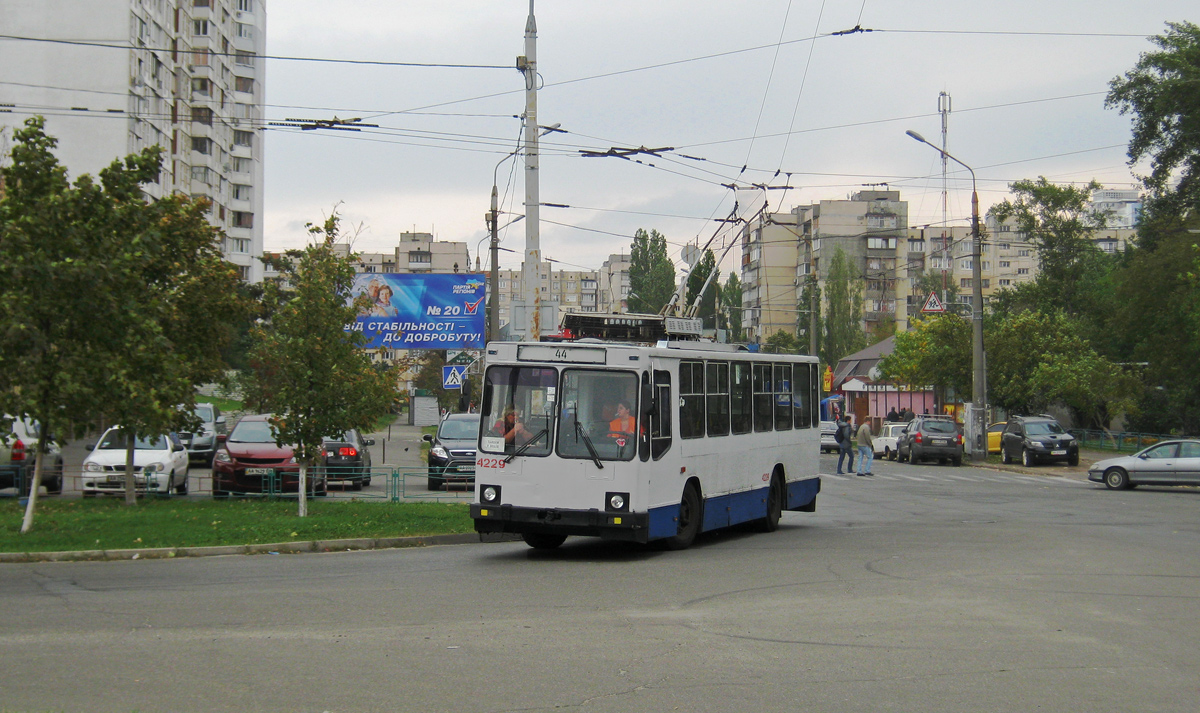 Киев, ЮМЗ Т2 № 4229
