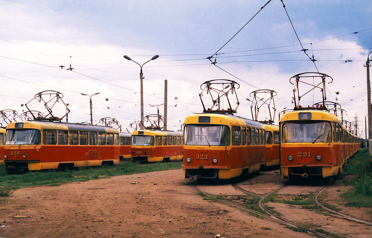 Tver, Tatra T3SU (2-door) № 258; Tver, Tatra T3SU № 323; Tver, Tatra T3SU № 291; Tver — Tver streetcar in the 1990s.
