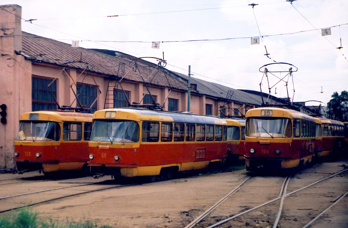 Тверь, Tatra T3SU № 128; Тверь, Tatra T3SU (двухдверная) № 68; Тверь, Tatra T3SU № 104; Тверь — Тверской трамвай в 1990-е гг.
