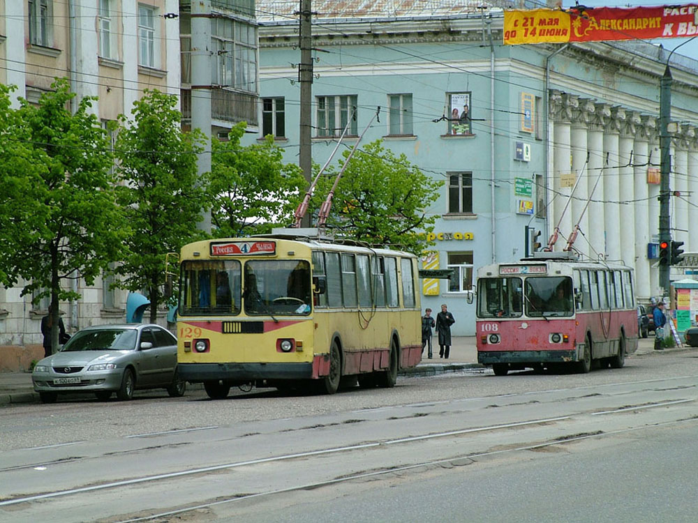 Тверь, ЗиУ-682Г [Г00] № 129; Тверь, ЗиУ-682В-012 [В0А] № 108; Тверь — Тверской троллейбус в начале 2000-х гг. (2002 — 2006 гг.)