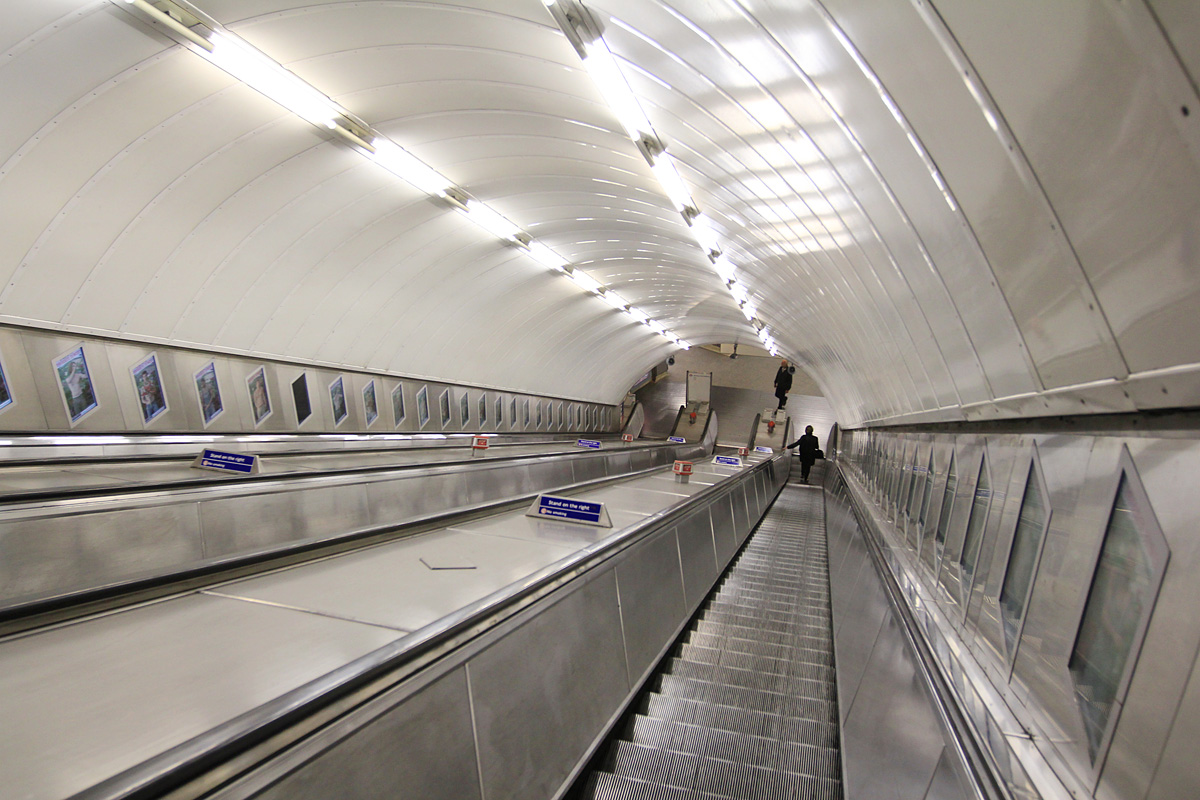 伦敦 — Underground — Lines and Stations