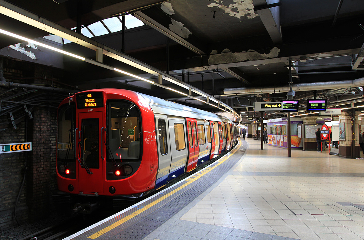 Londýn — Underground — Lines and Stations