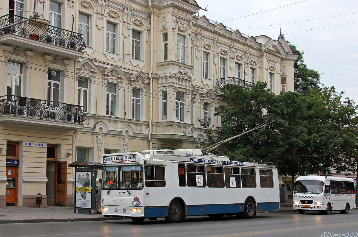 Ростов-на-Дону, ЗиУ-682Г-016.02 (с широкой 1-й дверью) № 321