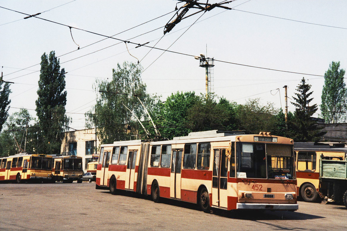 Київ, Škoda 15Tr02/6 № 452; Київ, Škoda 14Tr02/6 № 2006; Київ, Škoda 15Tr02/6 № 466; Київ — Історичні фотографії
