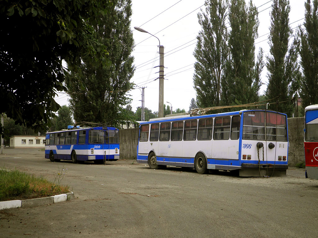 Белгород, ЗиУ-682В-012 [В0А] № 300; Белгород, Škoda 14TrM (ВМЗ) № 366