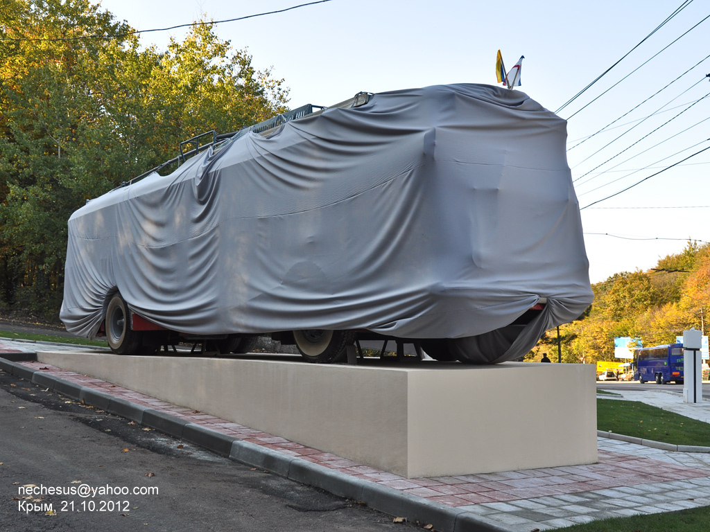 Крымский троллейбус — Памятник троллейбусу на Ангарском перевале; Крымский троллейбус — Разные фотографии