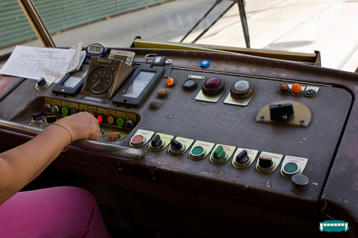 Орёл, Tatra T3SU № 077; Орёл — Рабочие места водителей, кабины и пульты управления