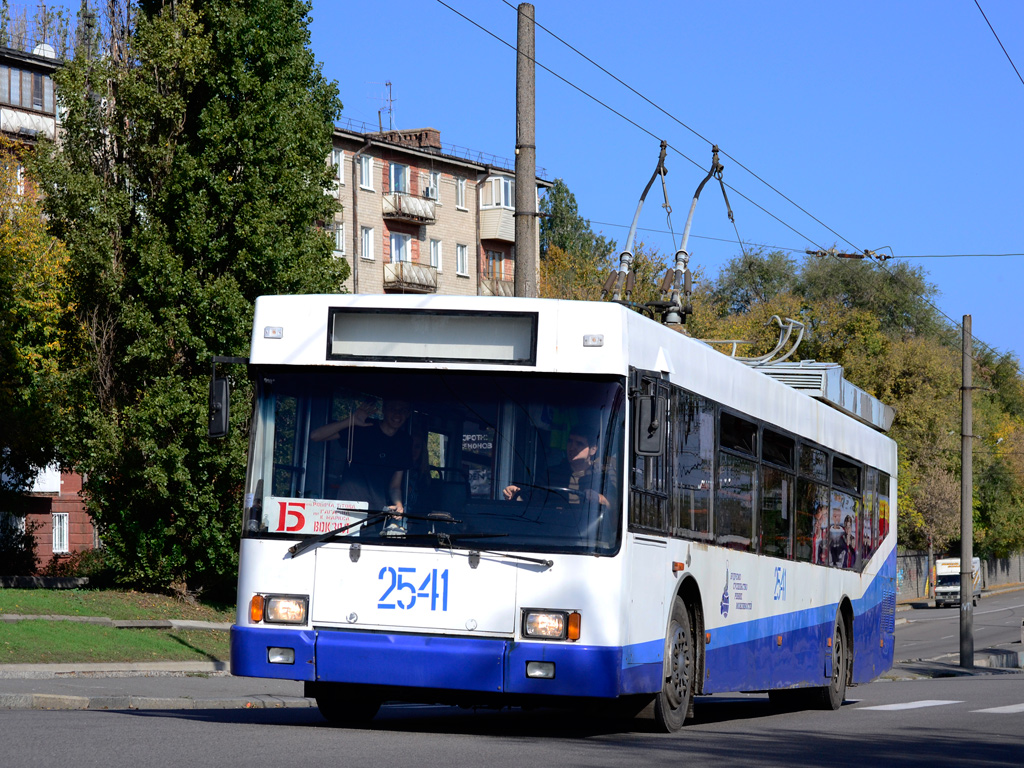 Dnipro, YMZ E186 Nr. 2541; Dnipro — The ride on trolleybuses UMZ-T2 and UMZ-E186  20.10.2013