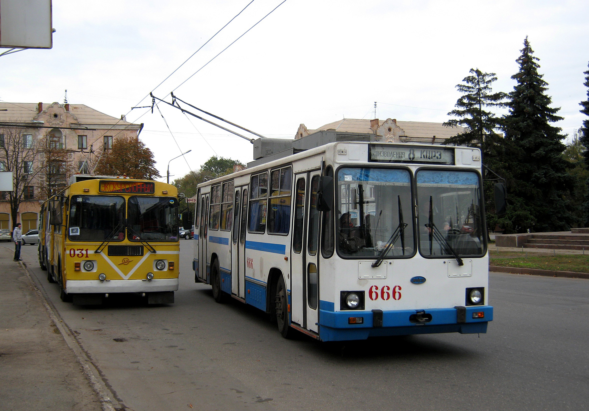Krivoi Roh, ZiU-620520 # 031; Krivoi Roh, YMZ Т2 mod. 7 # 666