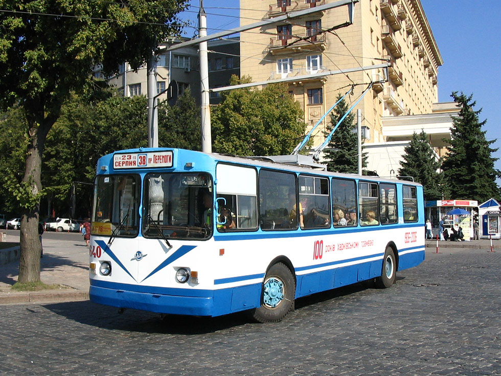 Харків, ЗиУ-682В-013 [В0В] № 640; Харків — Нестандартні схеми фарбування