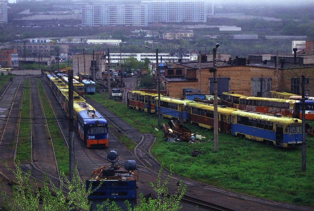 Владивосток, РВЗ-6М2 № 250; Владивосток, РВЗ-6М2 № 248; Владивосток, РВЗ-6М2 № 08; Владивосток — Трамвайное кладбище