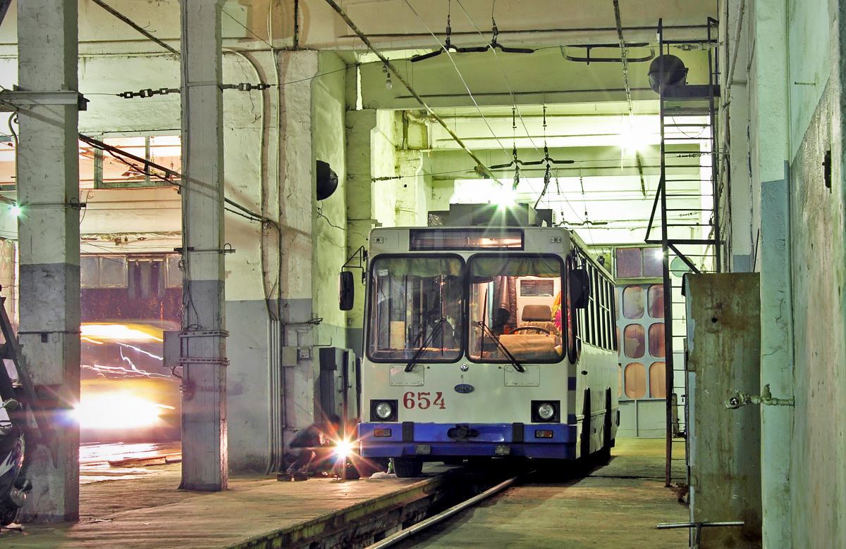 Кривой Рог, ЮМЗ Т2 мод. 7 № 654