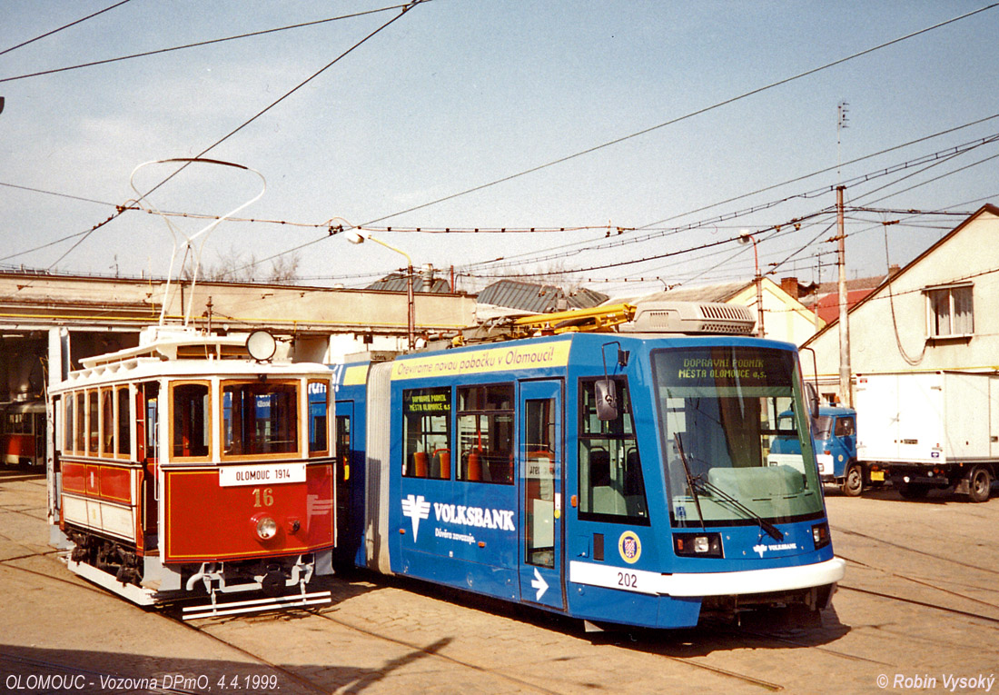 Брно, Двухосный моторный Studénka № 16; Оломоуц, Škoda 03T1 Astra № 202
