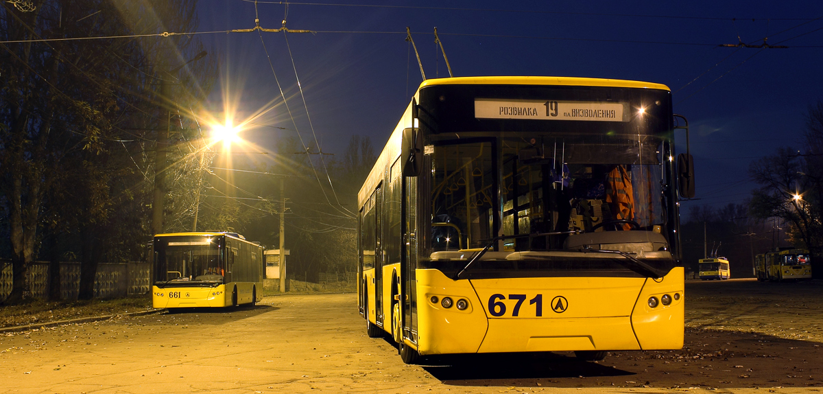 Krivij Rih, LAZ E183D1 Br. 671