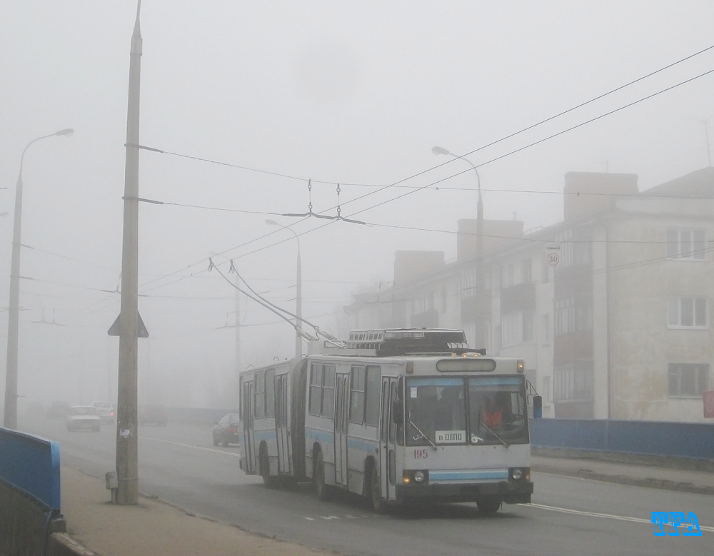 Луцк, ЮМЗ Т1 № 195