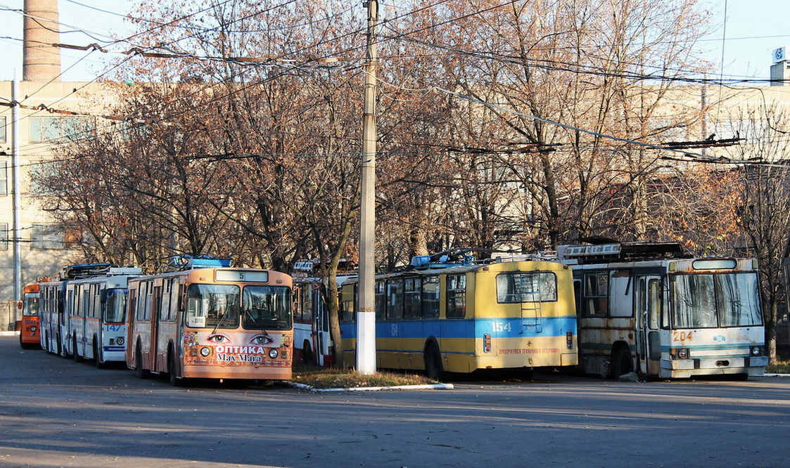 Бахмут, ЗиУ-682В [В00] № 154; Бахмут, ЮМЗ Т1 № 204; Бахмут, ЗиУ-682Г [Г00] № 166