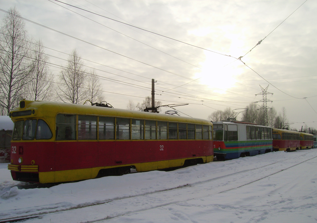 Осинники, РВЗ-6М2 № 32; Осинники, 71-132 (ЛМ-93) № 61