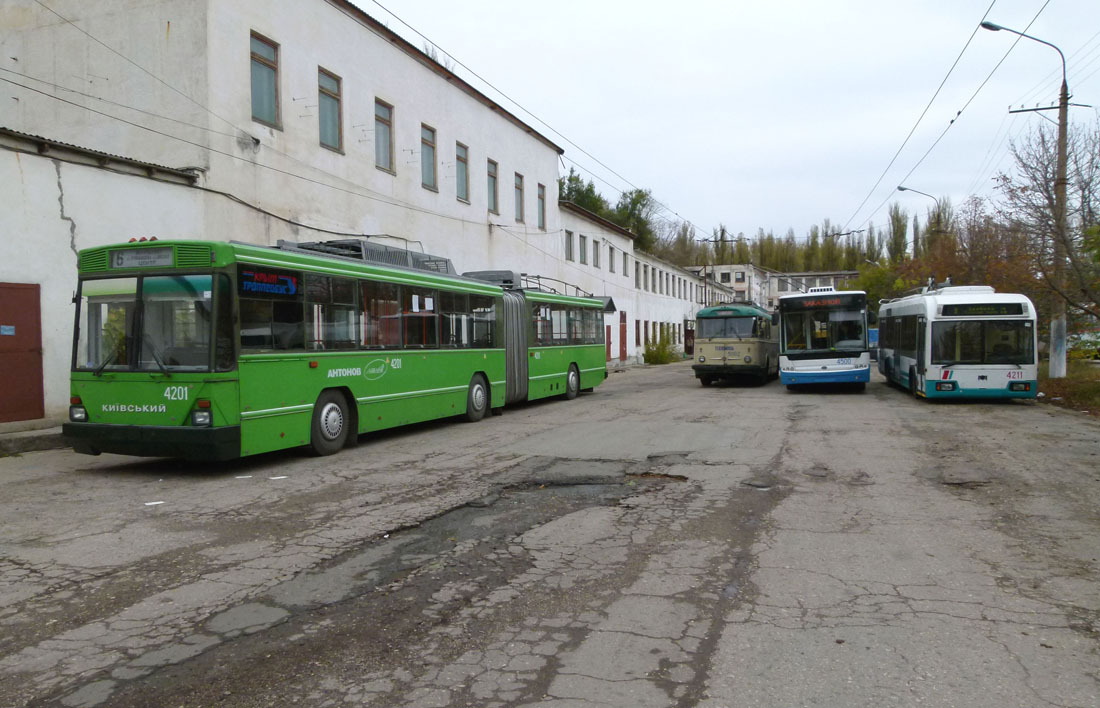 Крымский троллейбус, Киев-12.03 № 4201; Крымский троллейбус, Богдан Т80110 № 4500; Крымский троллейбус, БКМ 32102 № 4211