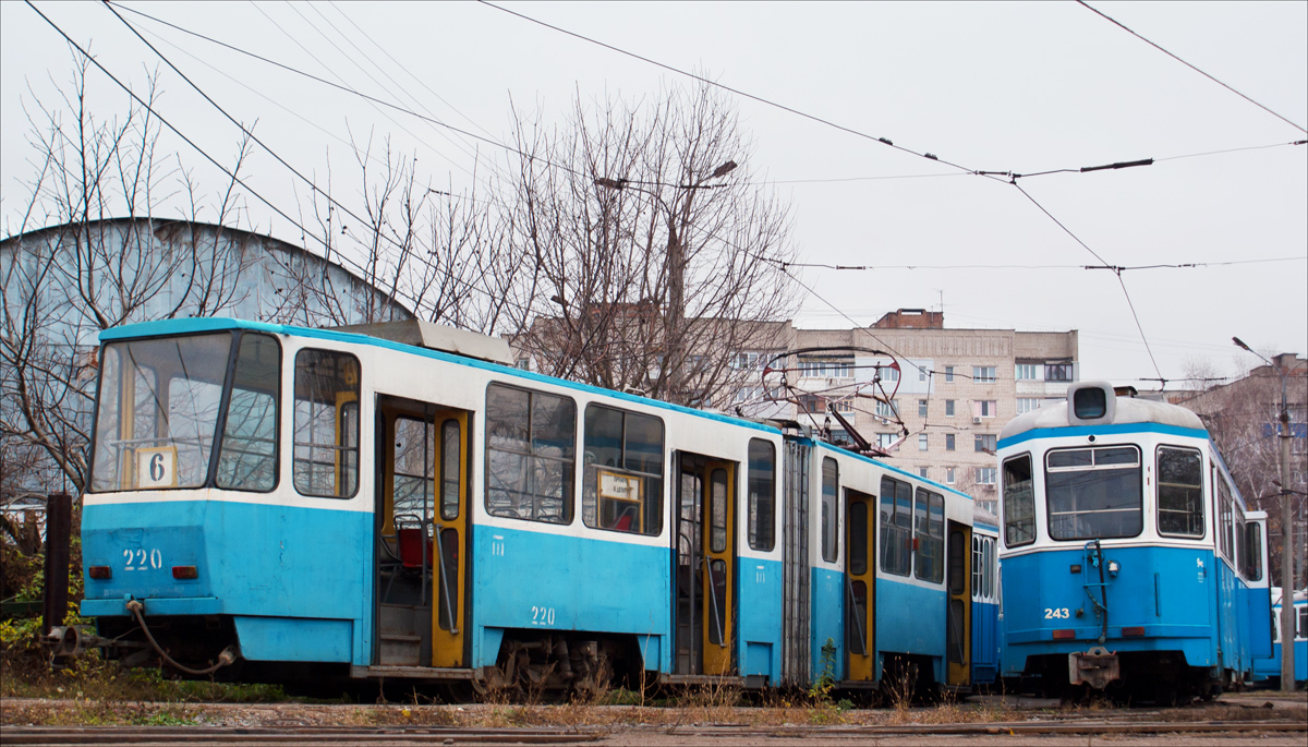 Vinnyica, Tatra KT4SU — 220; Vinnyica, SWS/MFO Be 4/4 "Karpfen" — 243