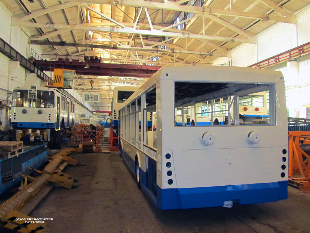 Москва, Тролза-5265.00 «Мегаполис» № 5460; Энгельс — Новые и опытные троллейбусы ЗАО "Тролза"