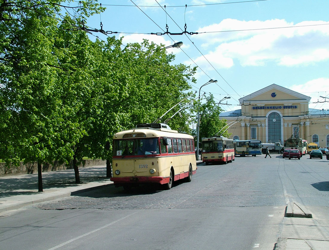 Вильнюс, Škoda 9TrH29 № 1392; Вильнюс, Škoda 14Tr13/6 № 2593
