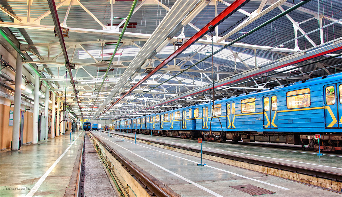 Киев, 81-717.5 (ММЗ/МВМ) № 0337; Киев — Метрополитен — Сырецко-Печерская линия