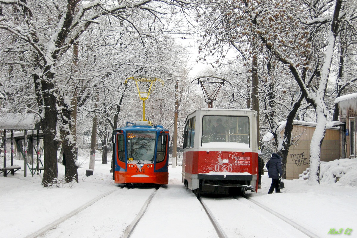 Енакиево, 71-623-02 № 201; Енакиево, 71-605 (КТМ-5М3) № 046