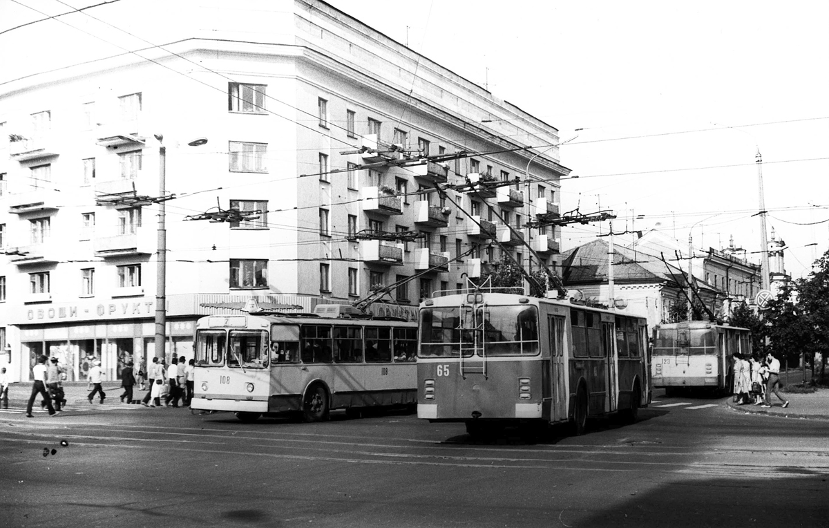 Тверь, ЗиУ-682В № 108; Тверь, ЗиУ-682Б № 65; Тверь, ЗиУ-682В № 123; Тверь — Старые фотографии (1917—1991); Тверь — Троллейбусные линии: Центральный район
