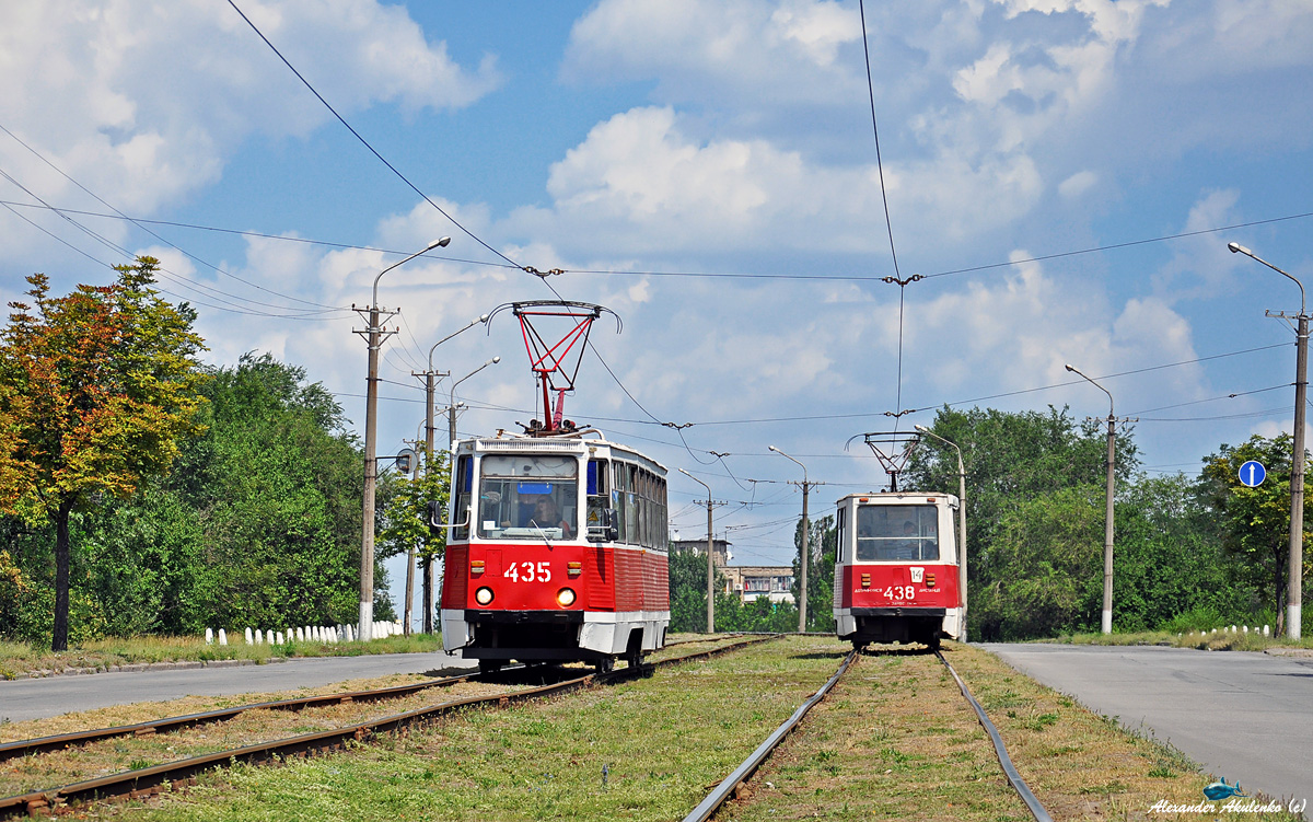 Кривой Рог, 71-605А № 435; Кривой Рог, 71-605 (КТМ-5М3) № 438