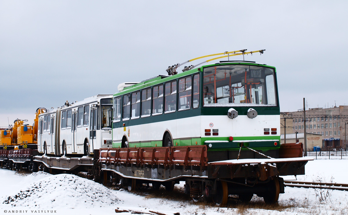 Львов, Škoda 15TrM № 598; Львов, Škoda 14TrM № 597; Львов — Поставка троллейбусов 2013