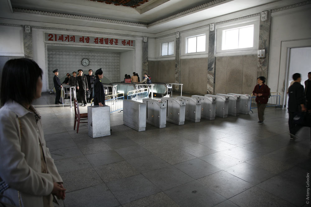 Phenian — Chŏllima Line (천리마선) — Puhŭng Station (부흥)) Phenian — Chŏllima Line (천리마선) — Puhŭng Station (부흥))