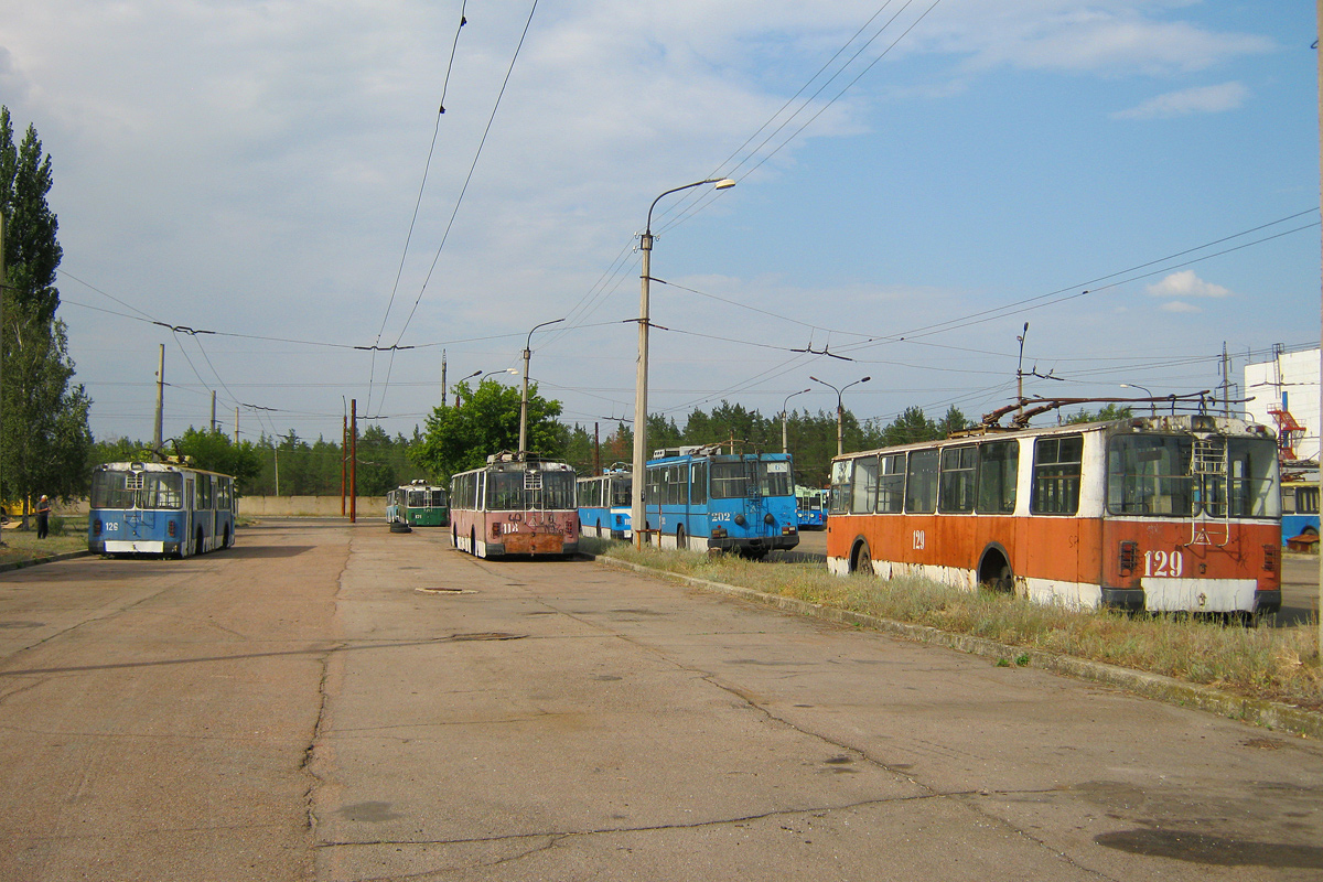 Северскодонецк, ЗиУ-682В-012 [В0А] № 129; Северскодонецк, ЗиУ-682В-012 [В0А] № 118; Северскодонецк, ЗиУ-682В [В00] № 126