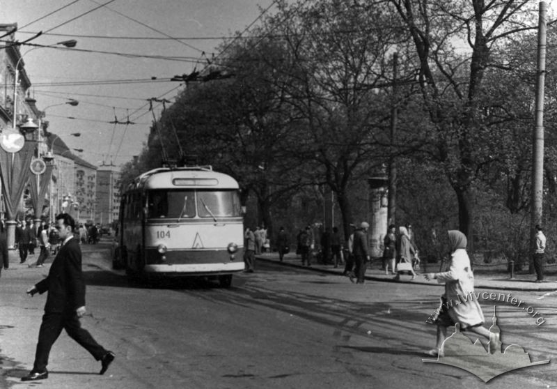 Lvov, LAZ-695T — 104