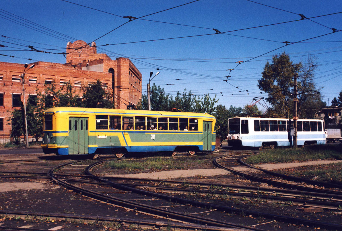 Хабаровск, РВЗ-6М2 № 311; Хабаровск, 71-608К № 115