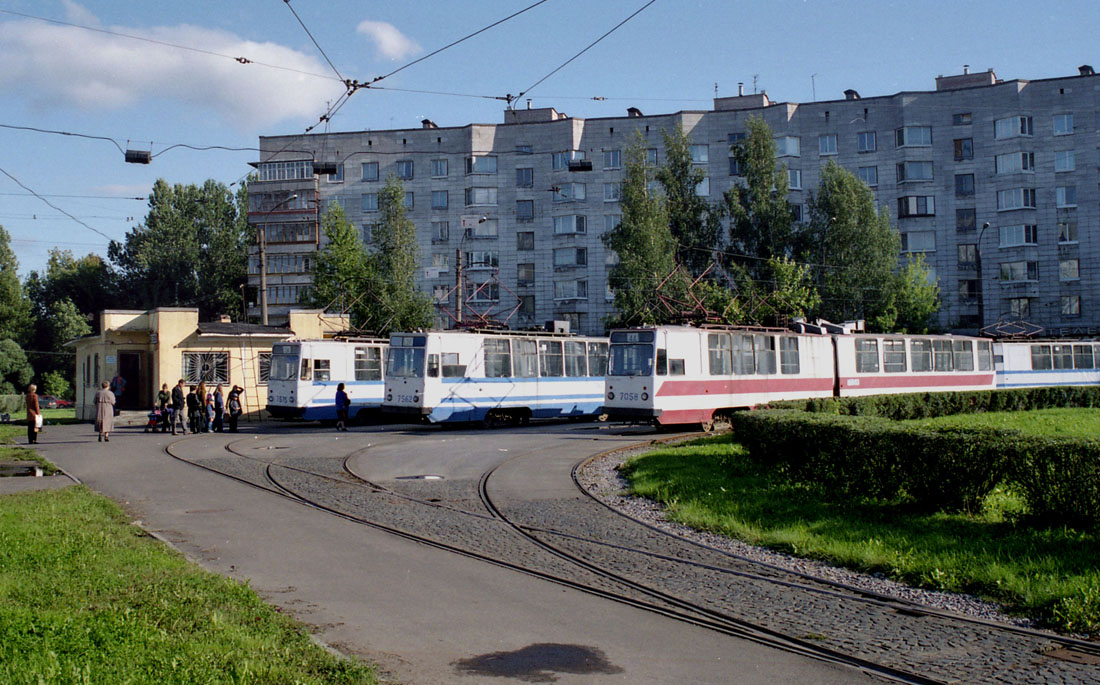 Sankt Petersburg, LM-68M Nr. 7575; Sankt Petersburg, LM-68M Nr. 7562; Sankt Petersburg, LVS-86K Nr. 7058