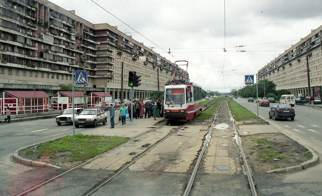 Saint-Pétersbourg, 71-134K (LM-99K) N°. 1305 Saint-Pétersbourg, 71-134K (LM-99K) N°. 1305