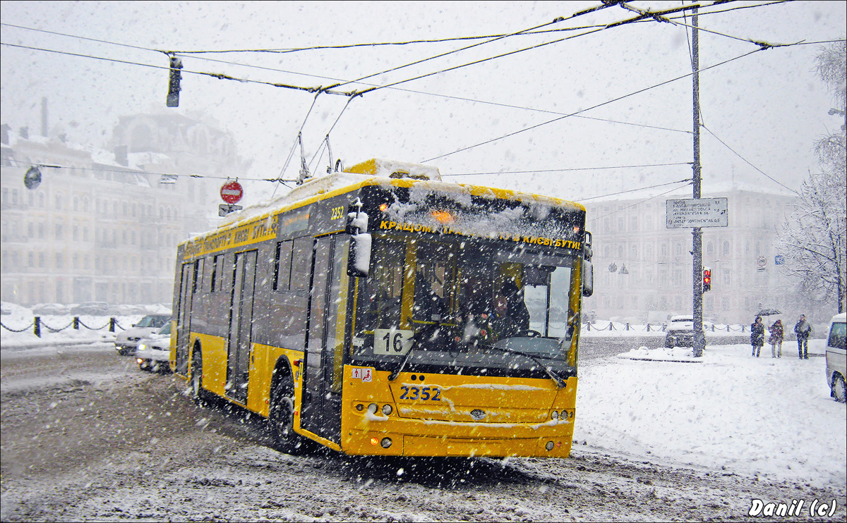Киев, Богдан Т70110 № 2352