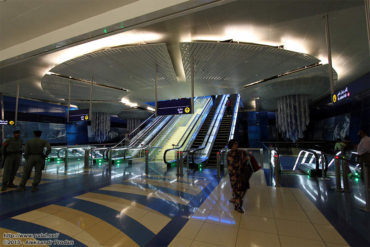 Дубай — Метрополитен — Красная линия; Дубай — Метрополитен — Станции