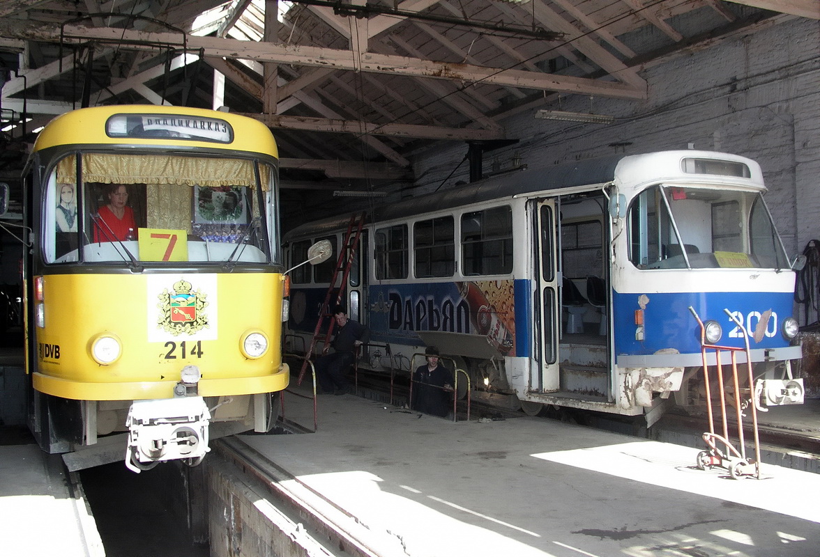 Wladikawkas, Tatra T4D-MI Nr. 214; Wladikawkas, Tatra T3D Nr. 200 Wladikawkas, Tatra T4D-MI Nr. 214; Wladikawkas, Tatra T3D Nr. 200