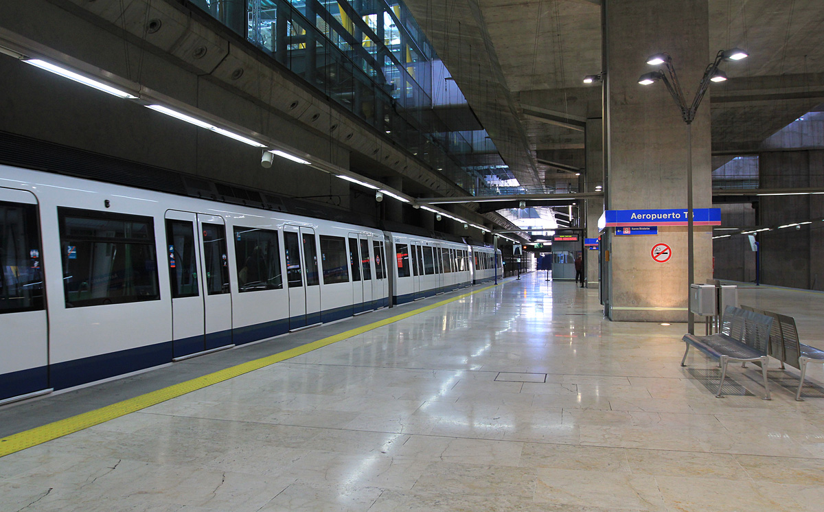 Мадрид, CAF Madrid Serie 8000 MT № R-8053; Мадрид, CAF Madrid Serie 8000 MT № S-8052; Мадрид — Метрополитен — Линия 8
