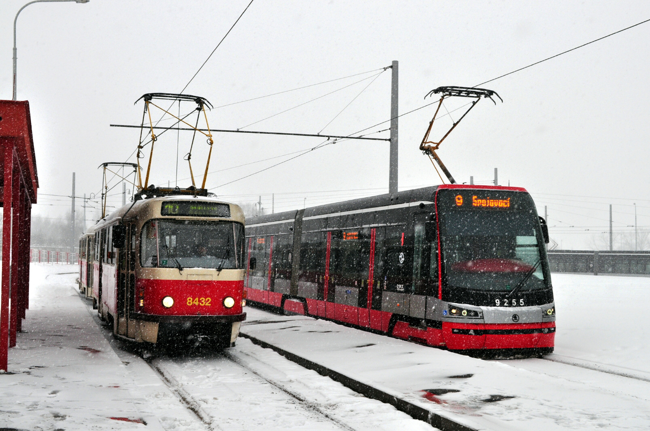 Прага, Tatra T3R.P № 8432; Прага, Škoda 15T3 ForCity Alfa Praha № 9255