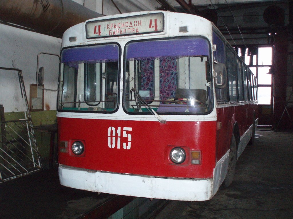 Краснодон, ЗиУ-682В [В00] № 015; Краснодон — Троллейбусное депо