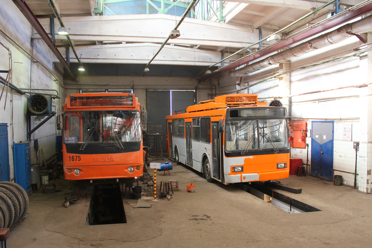 Нижний Новгород, ЗиУ-682Г-016.03 № 1675; Нижний Новгород, ВМЗ-52981 № 1914