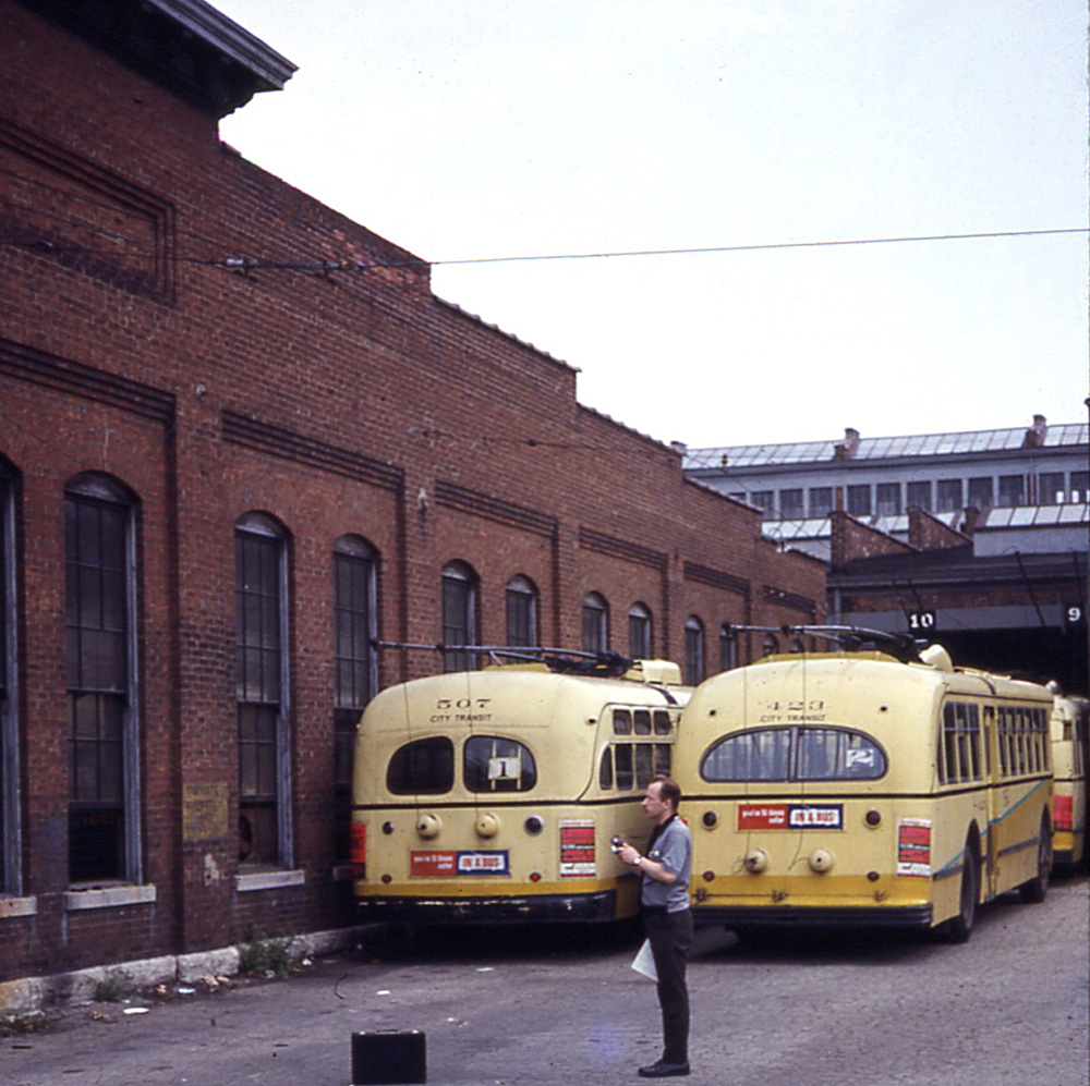 Дейтон, Pullman-Standard Lot 6783 № 423; Дейтон, Marmon-Herrington TC48 № 507