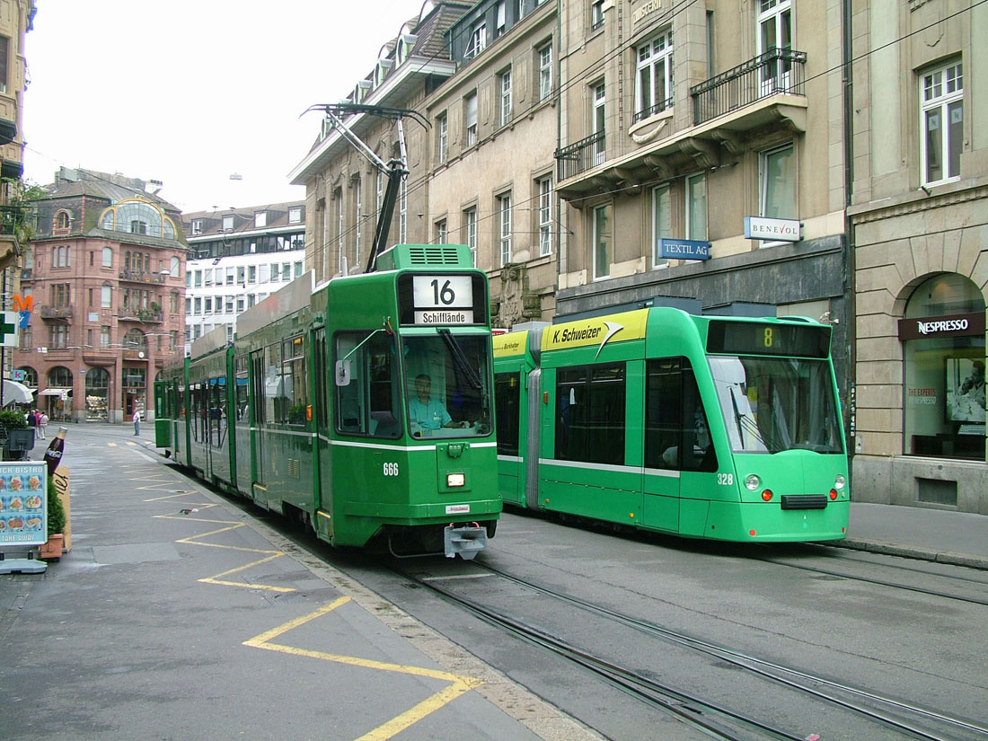 Базель, Schindler/Siemens Be 4/6 S № 666; Базель, Siemens Combino № 328