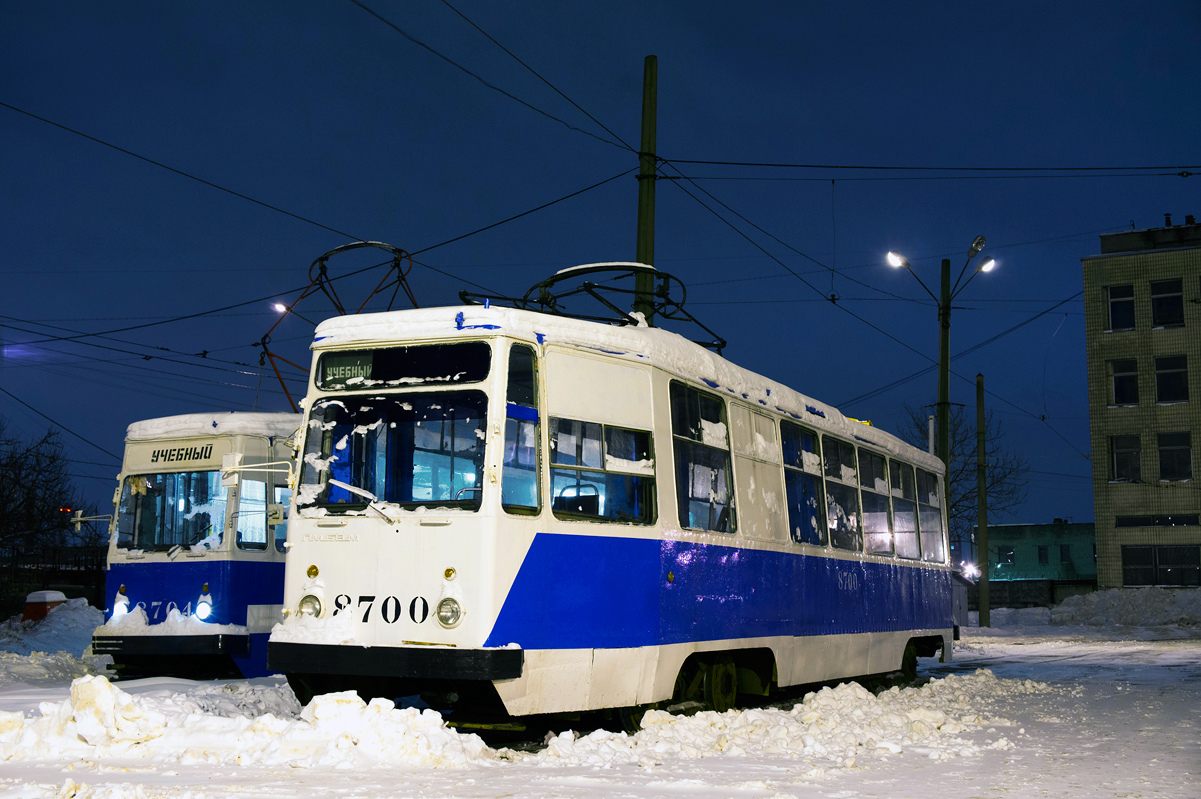 Санкт-Петербург, ЛМ-68М № 8700