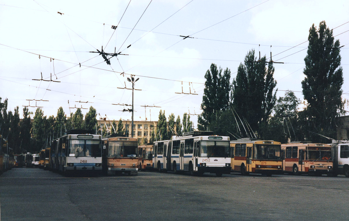 Киев, ЮМЗ Т1 № 2418; Киев, ЮМЗ Т1 № 2452; Киев — Исторические фотографии