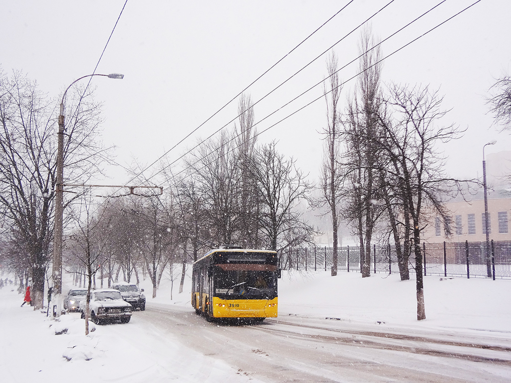 Киев, ЛАЗ E183D1 № 3910; Киев — Снегопад 22-24 марта 2013