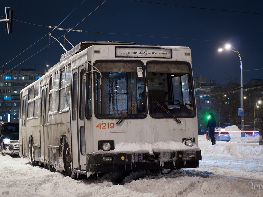 Киев, ЮМЗ Т2 № 4219; Киев — Снегопад 22-24 марта 2013
