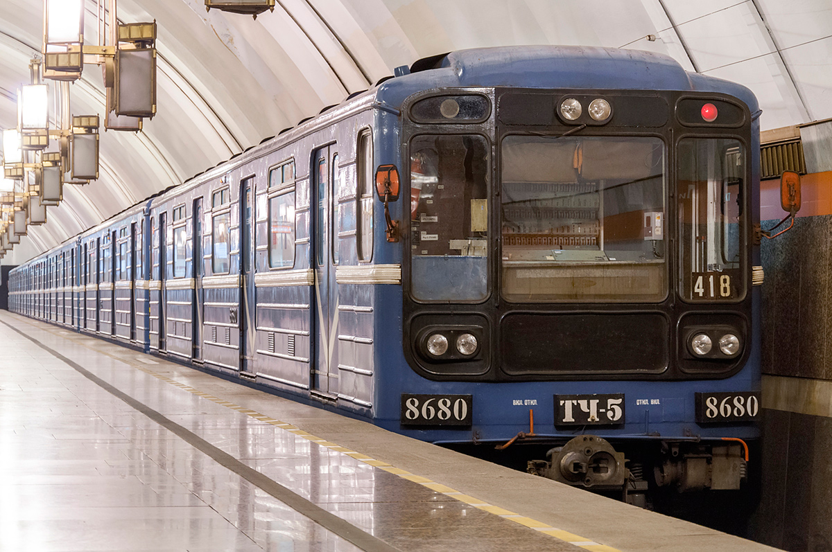 Санкт-Петербург, 81-717 (ЛВЗ) № 8680